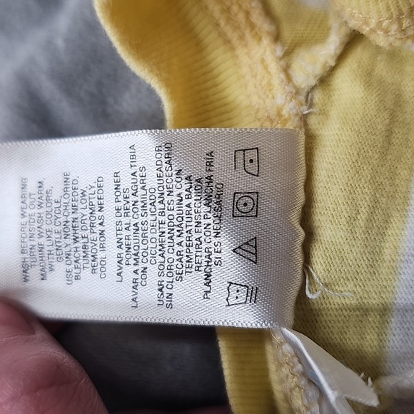 E One piece suit Onesy size 0-3 months of age available - Picture 4 of 8